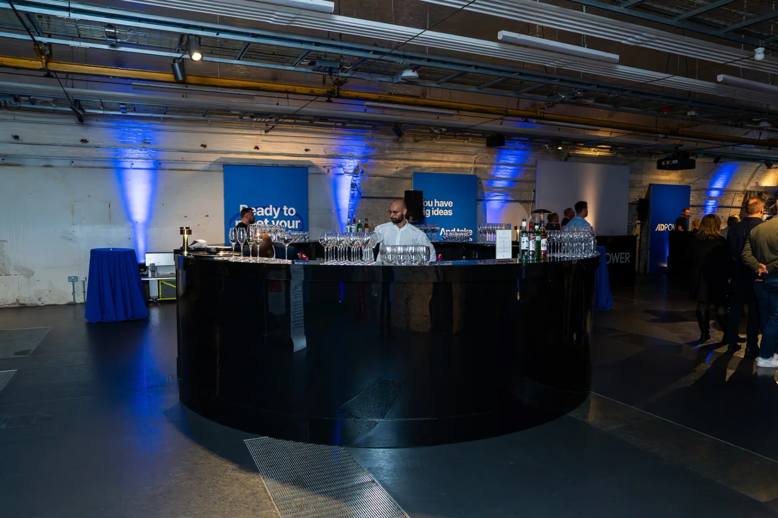 The circular black bar with AdPower panels behind