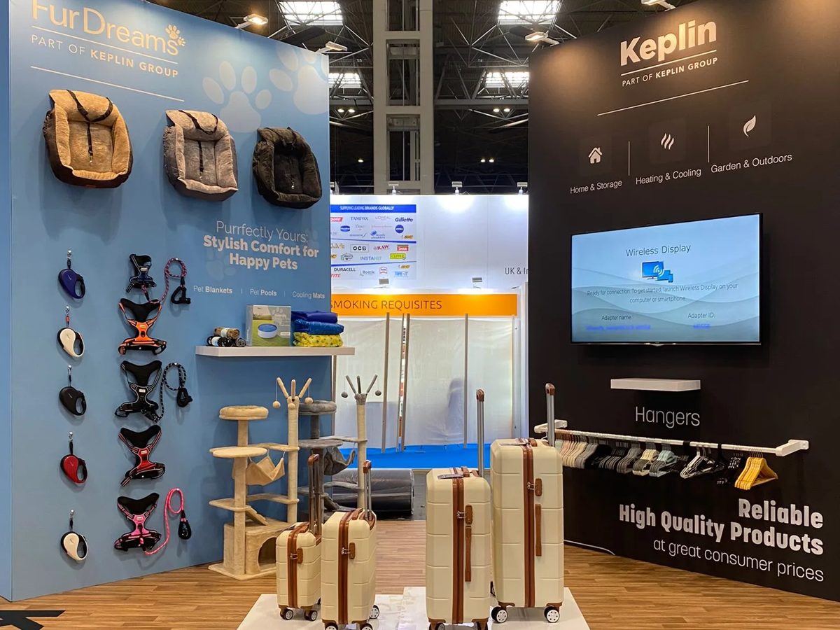 FurDreams and Keplin walls with Lugg branded luggage plinths