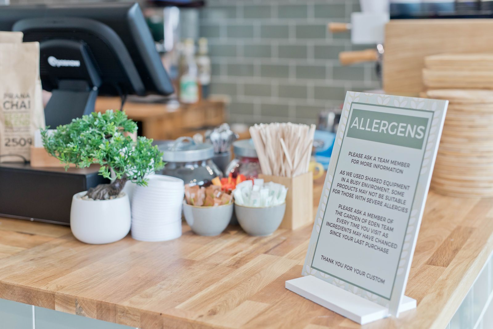 Allergen sign on the counter