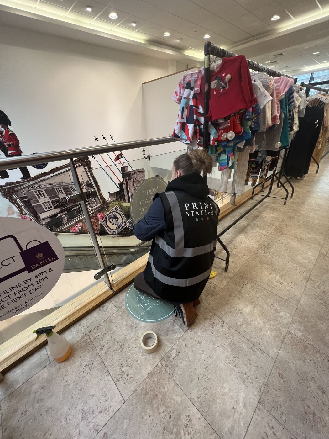 Installing the escalator glass graphics