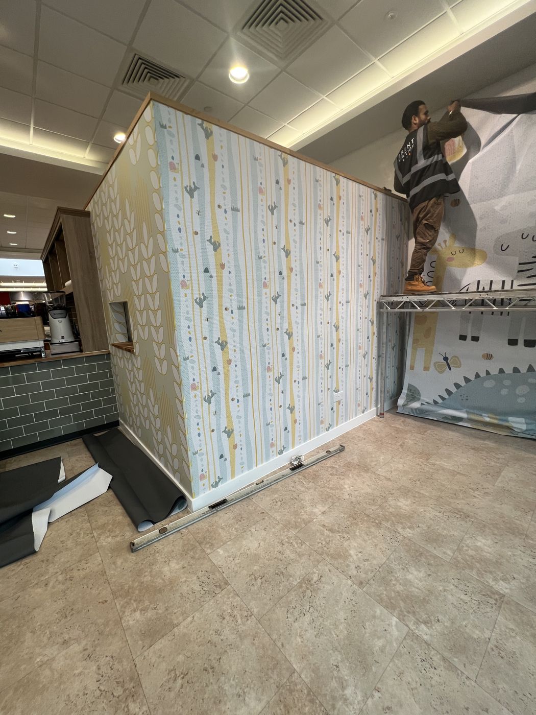 Fitting the one-piece wall coverings